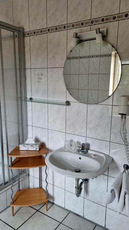 Hotel Gasthof Weisser Loewe Burgthann Kültér fotó