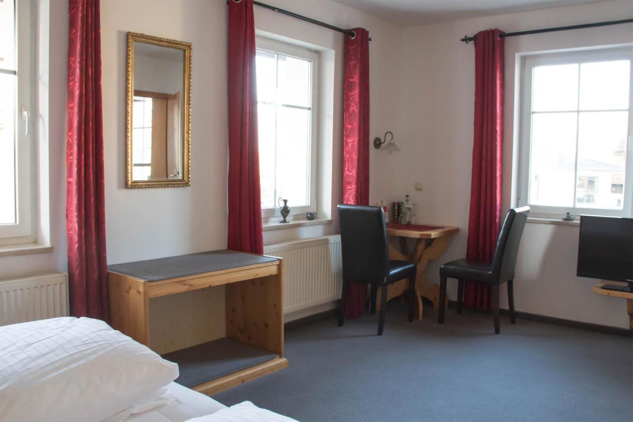 Hotel Gasthof Weisser Loewe Burgthann Kültér fotó