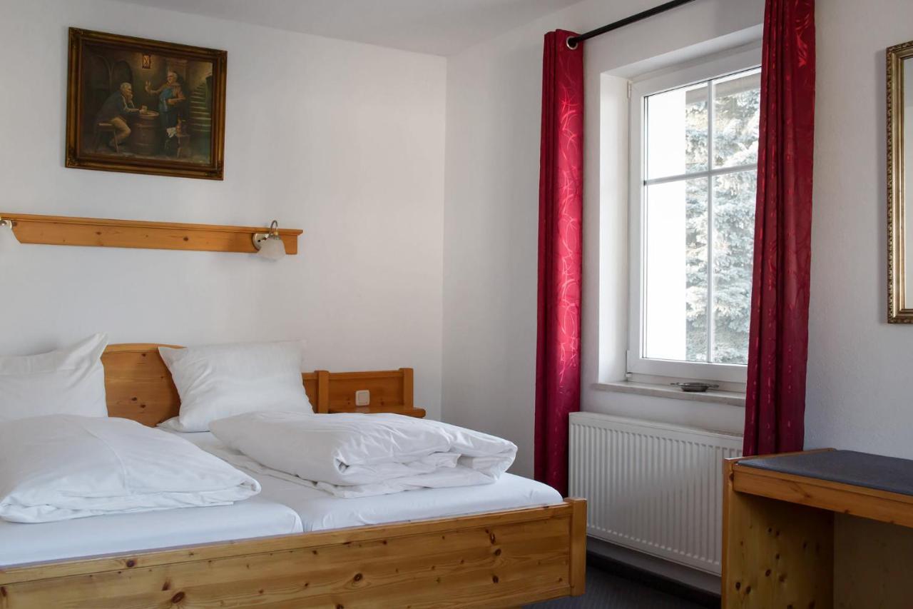 Hotel Gasthof Weisser Loewe Burgthann Kültér fotó