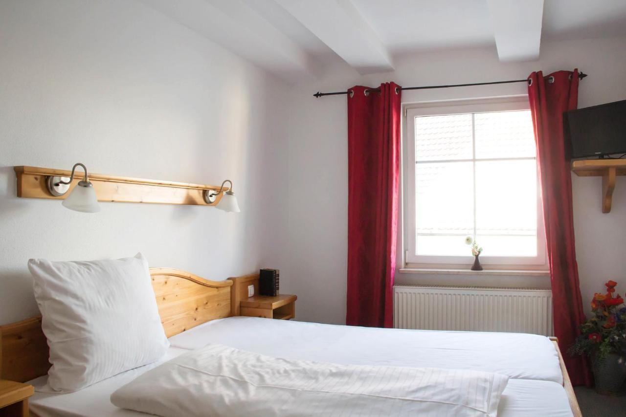 Hotel Gasthof Weisser Loewe Burgthann Kültér fotó