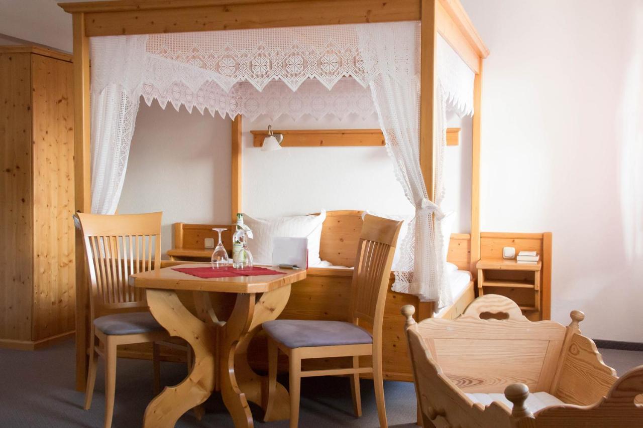 Hotel Gasthof Weisser Loewe Burgthann Kültér fotó