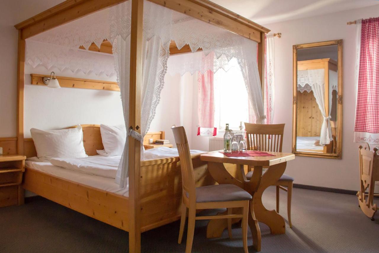 Hotel Gasthof Weisser Loewe Burgthann Kültér fotó